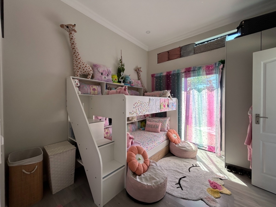 To Let 4 Bedroom Property for Rent in Sandown Western Cape